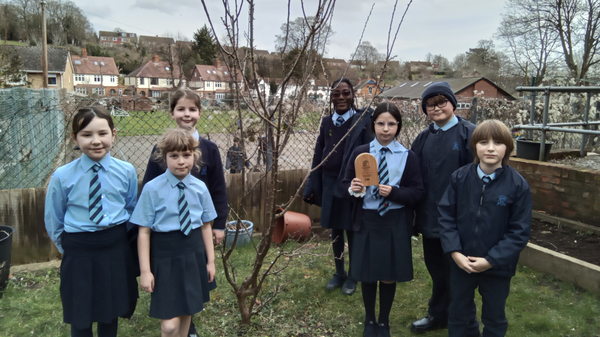 Hemdean House win Biodiversity Award.png